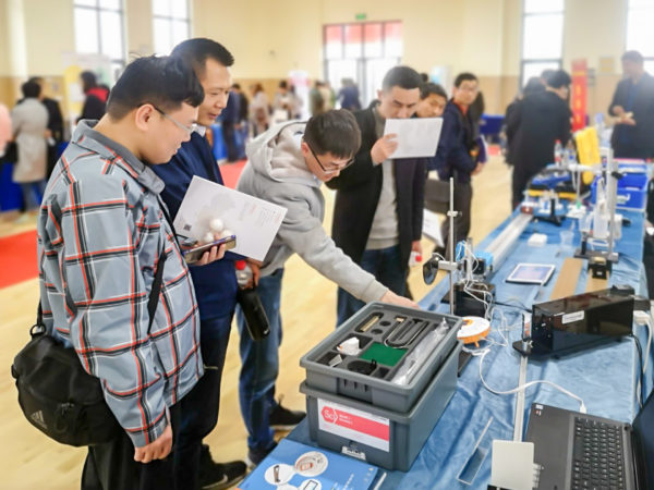 苏威尔助阵镇江市第四届基础教育装备展 理科实验仪器深入人心